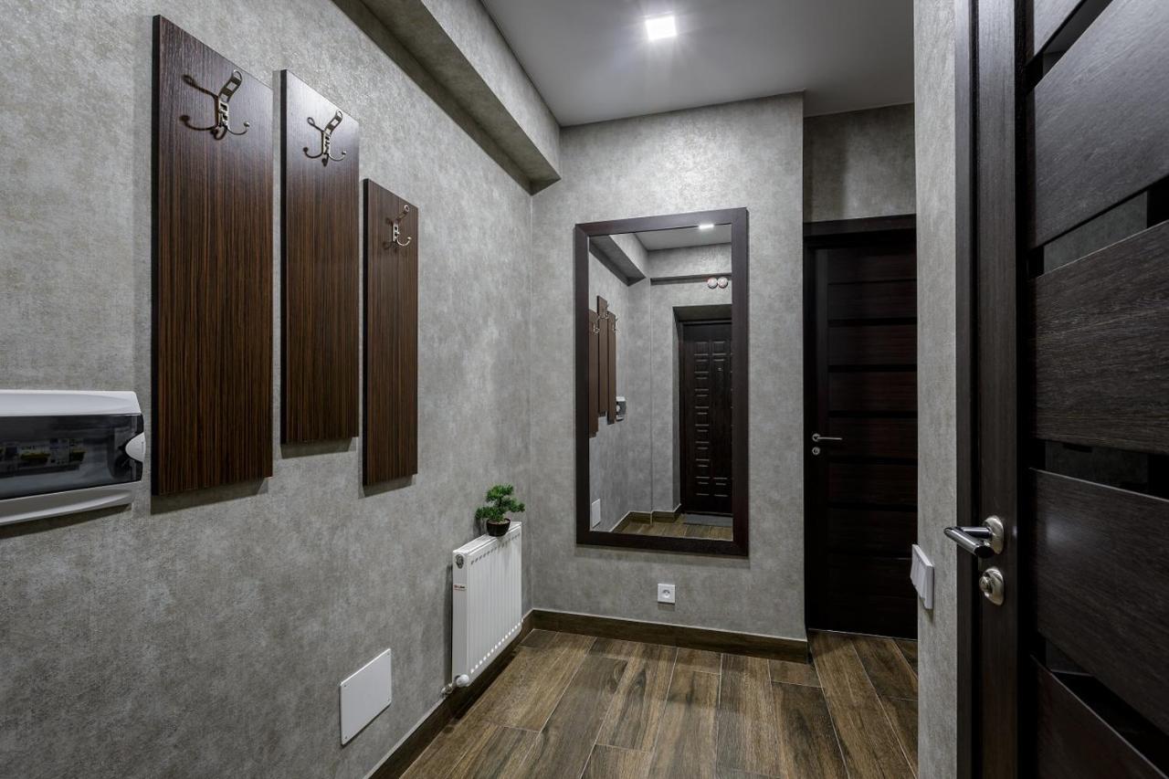 Apartment In The Center! Panoramic Windows! Fireplace! Kisinyov Kültér fotó